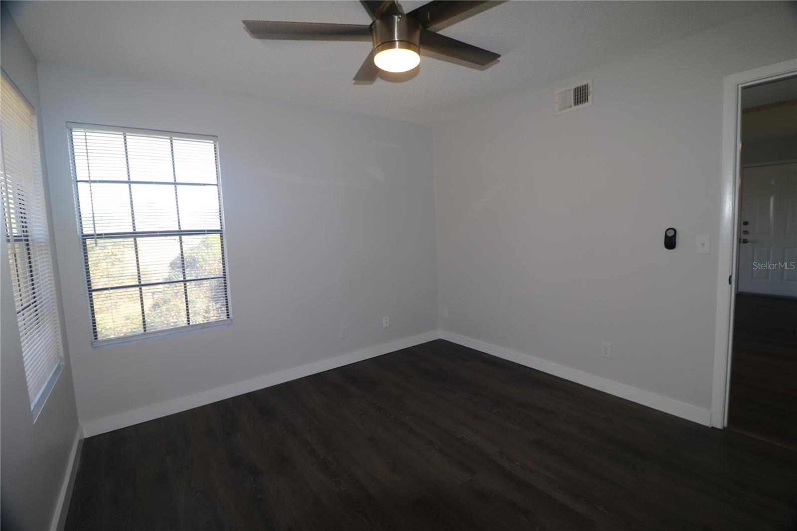 Image 11 of 19 For 400 Lake Placid Court 304