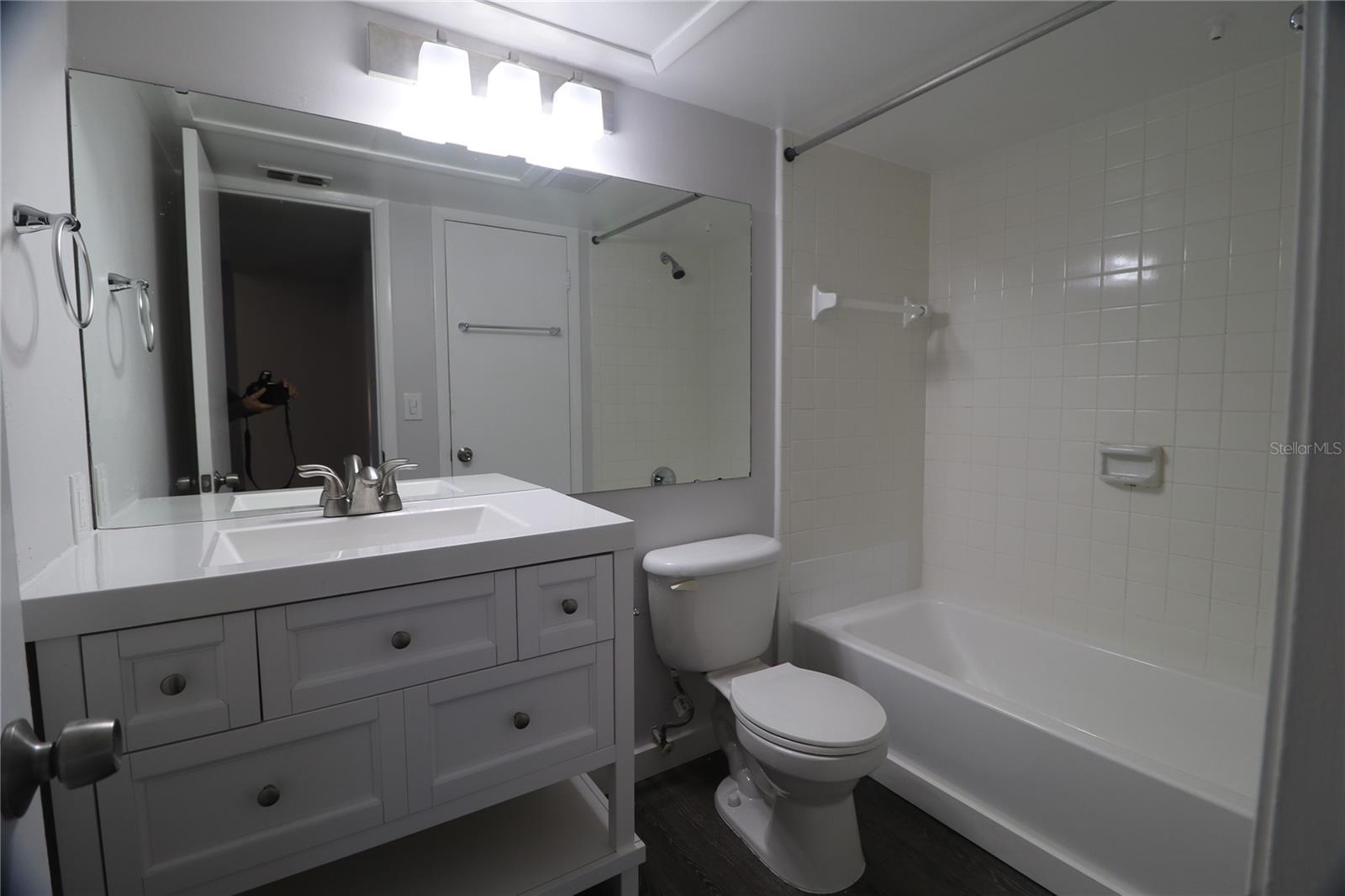 Image 12 of 19 For 400 Lake Placid Court 304