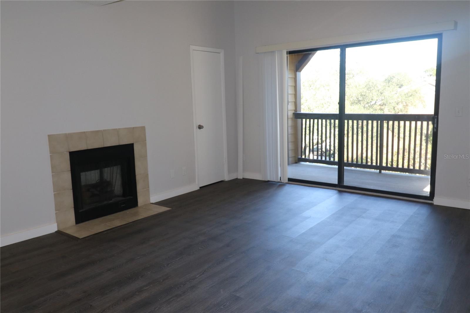 Image 2 of 19 For 400 Lake Placid Court 304