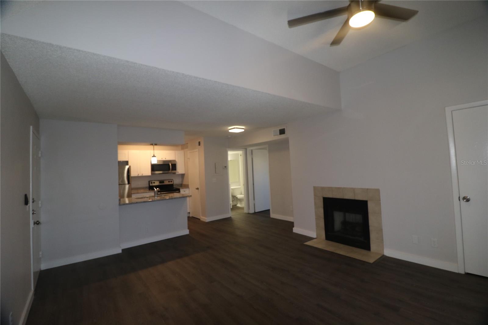 Image 4 of 19 For 400 Lake Placid Court 304