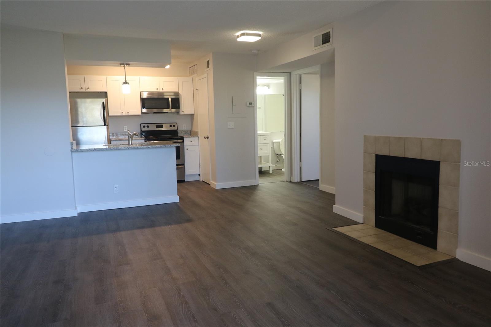 Image 5 of 19 For 400 Lake Placid Court 304