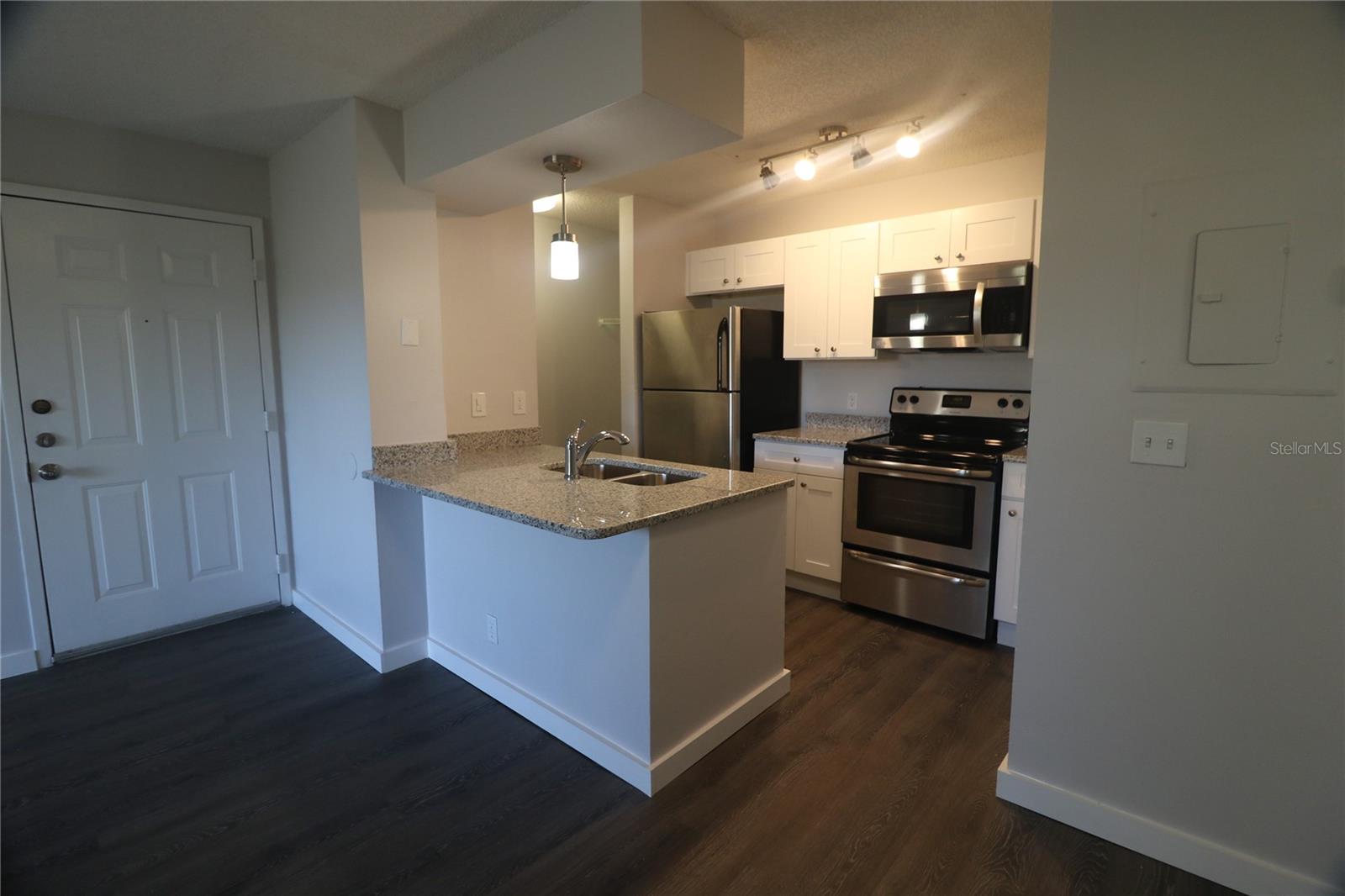 Image 6 of 19 For 400 Lake Placid Court 304