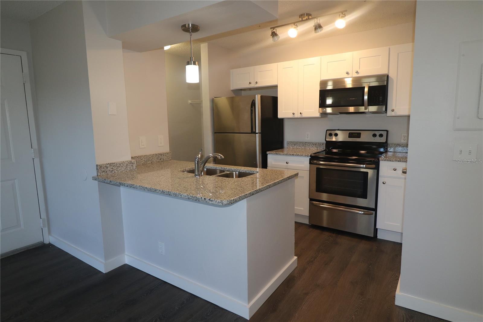 Image 7 of 19 For 400 Lake Placid Court 304