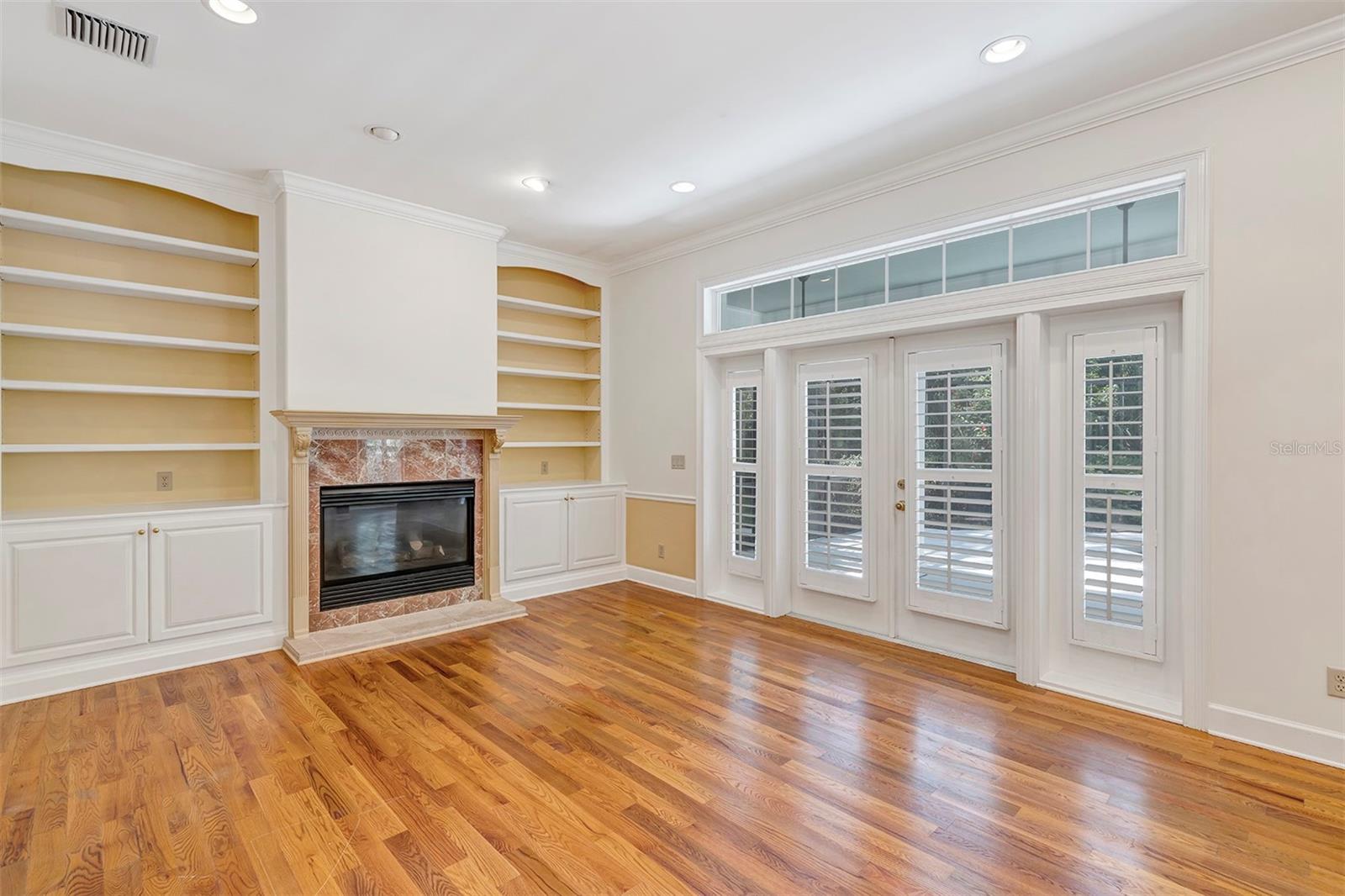 Image 10 of 32 For 914 Elysium Boulevard