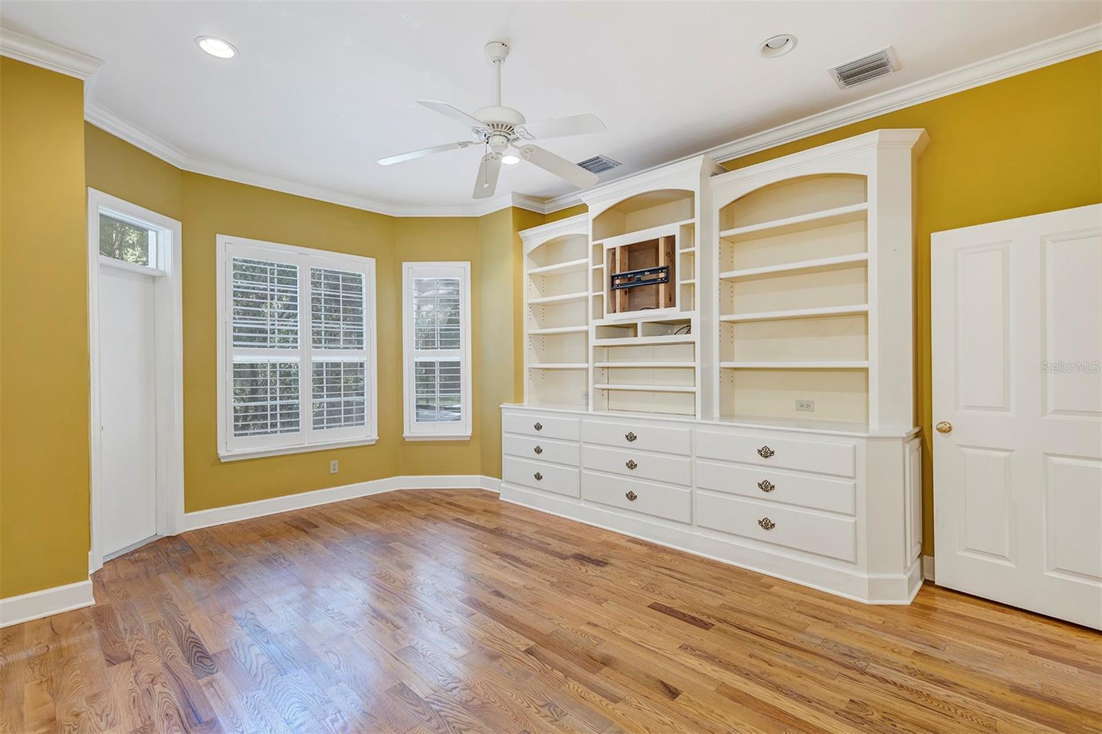 Image 13 of 32 For 914 Elysium Boulevard