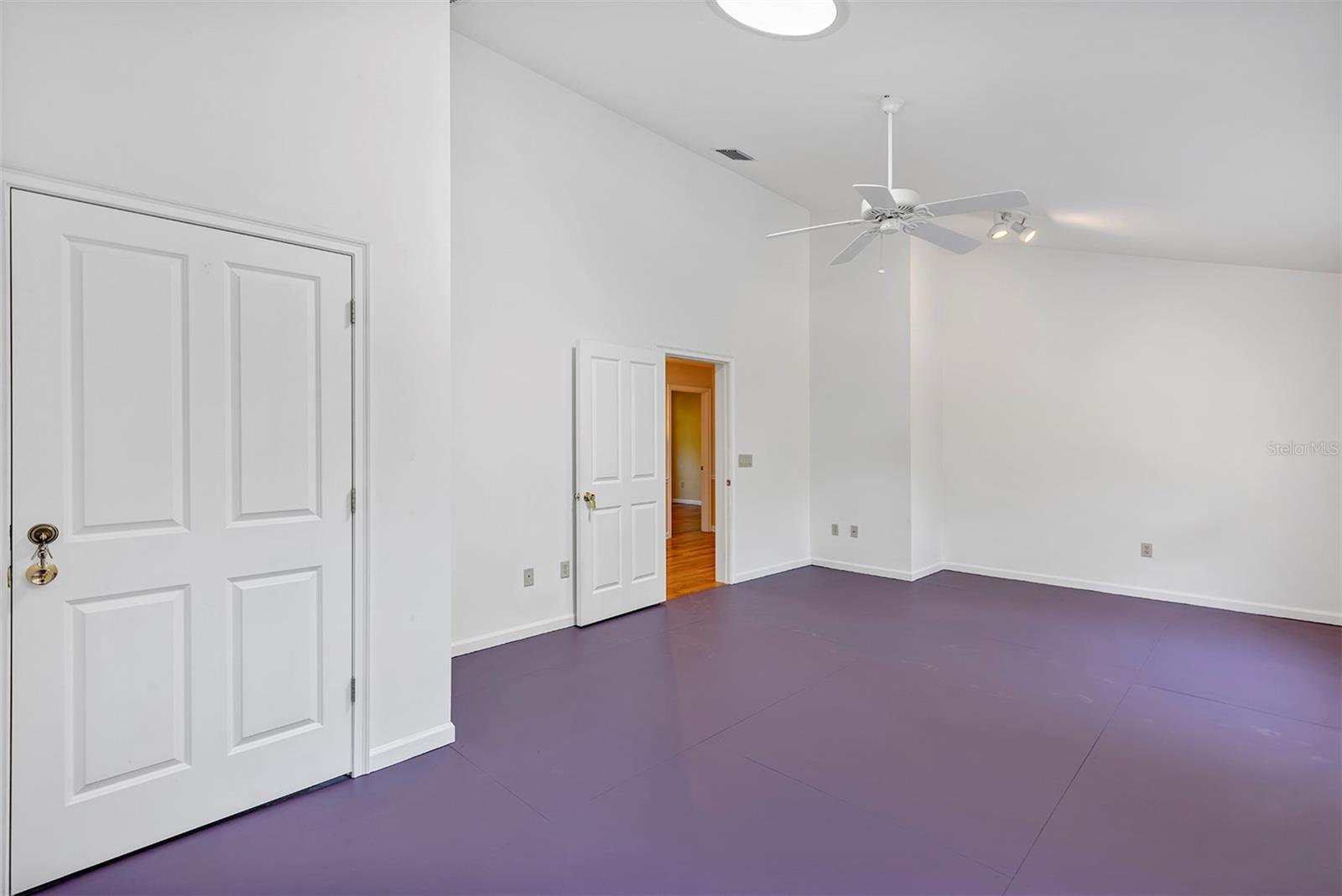 Image 20 of 32 For 914 Elysium Boulevard