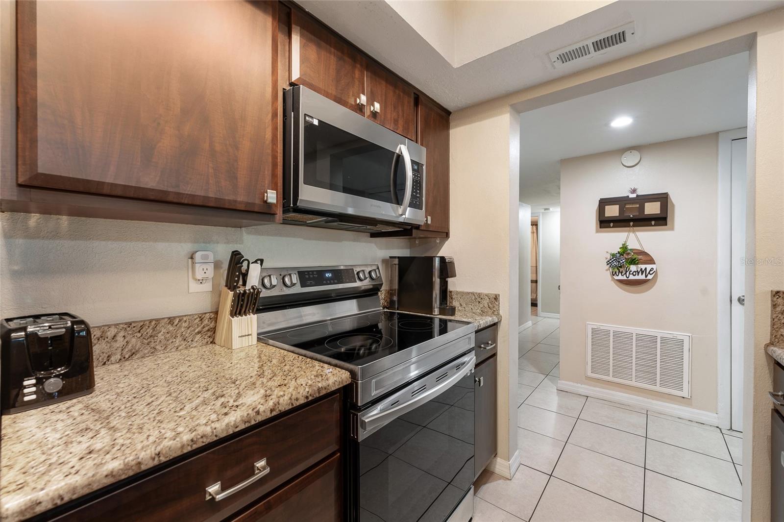 Image 10 of 22 For 5071 Eaglesmere Drive C01