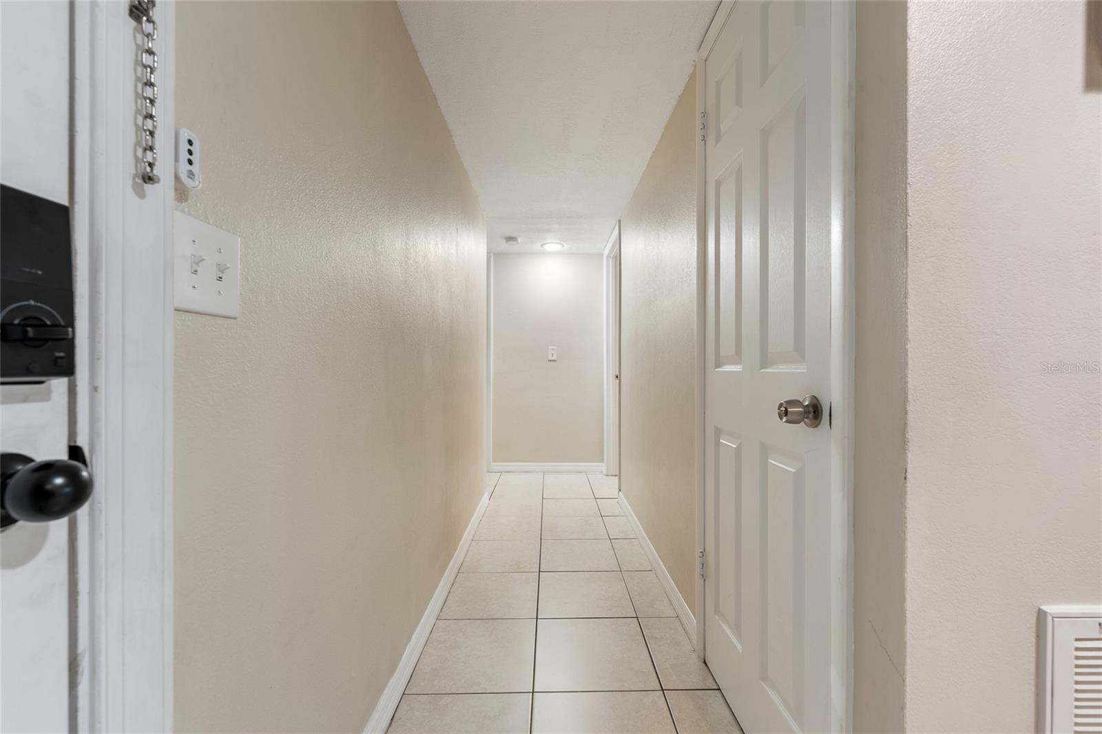 Image 11 of 22 For 5071 Eaglesmere Drive C01
