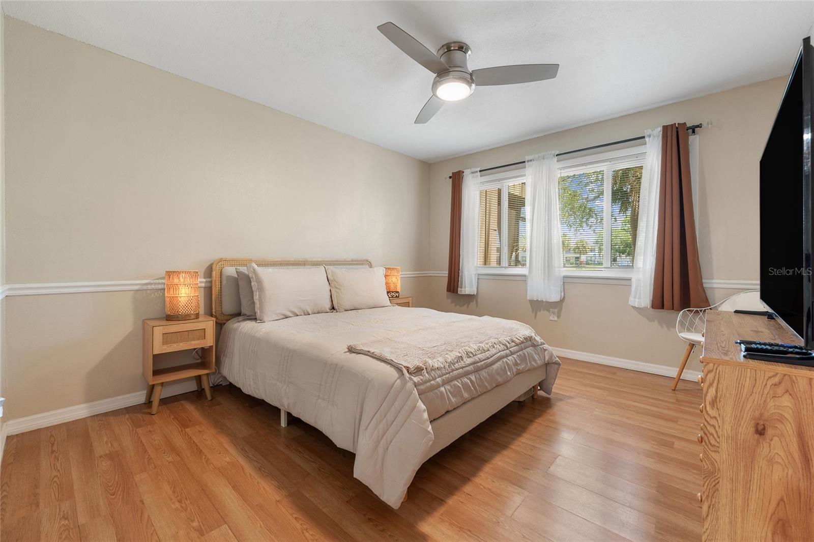 Image 12 of 22 For 5071 Eaglesmere Drive C01