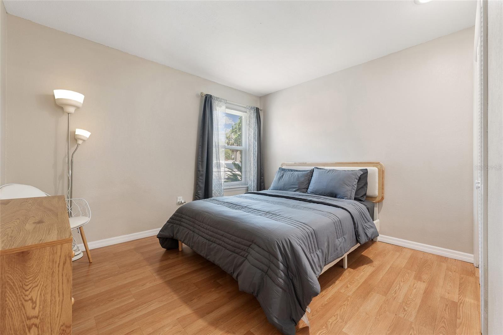 Image 16 of 22 For 5071 Eaglesmere Drive C01