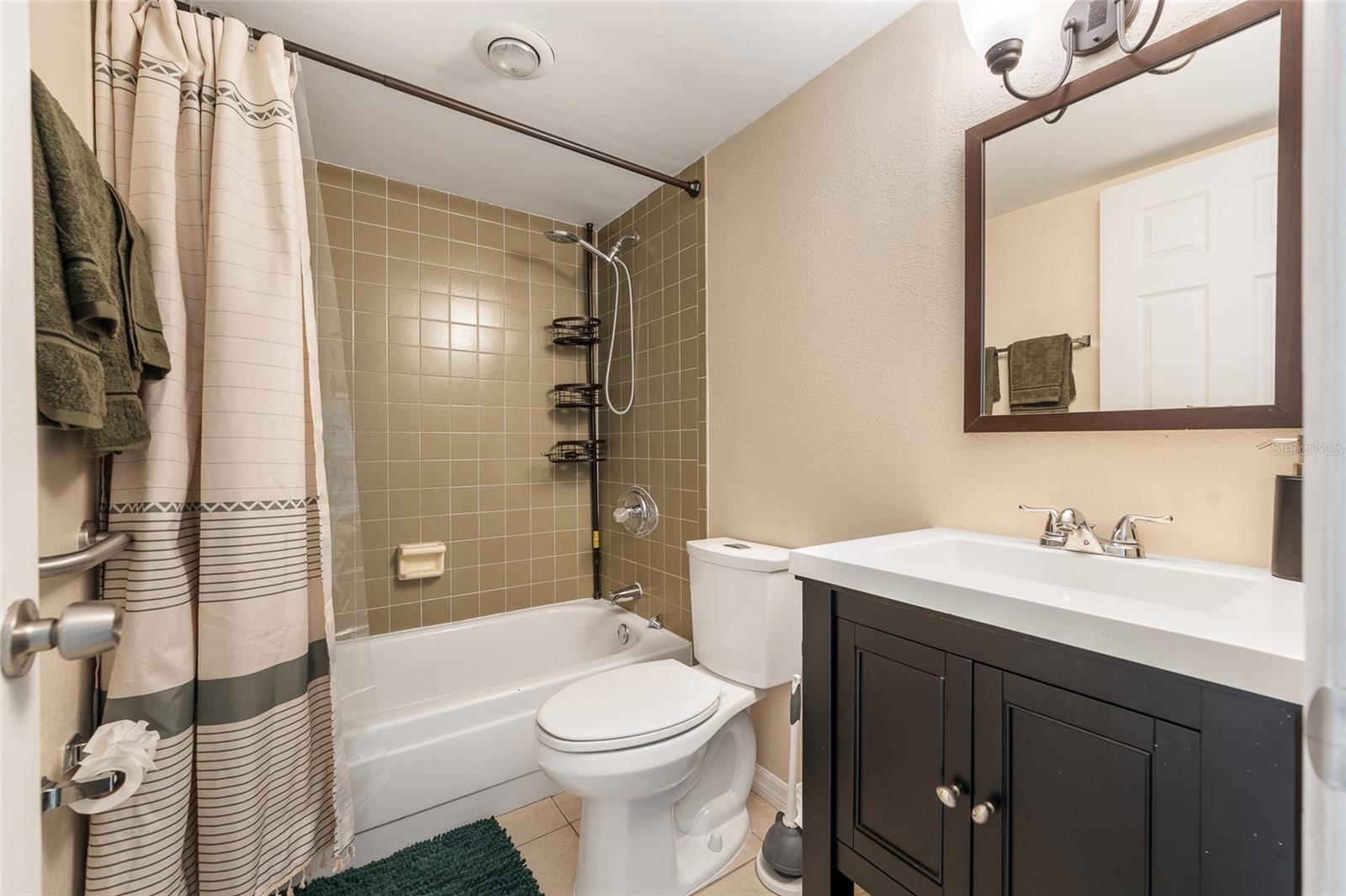 Image 17 of 22 For 5071 Eaglesmere Drive C01