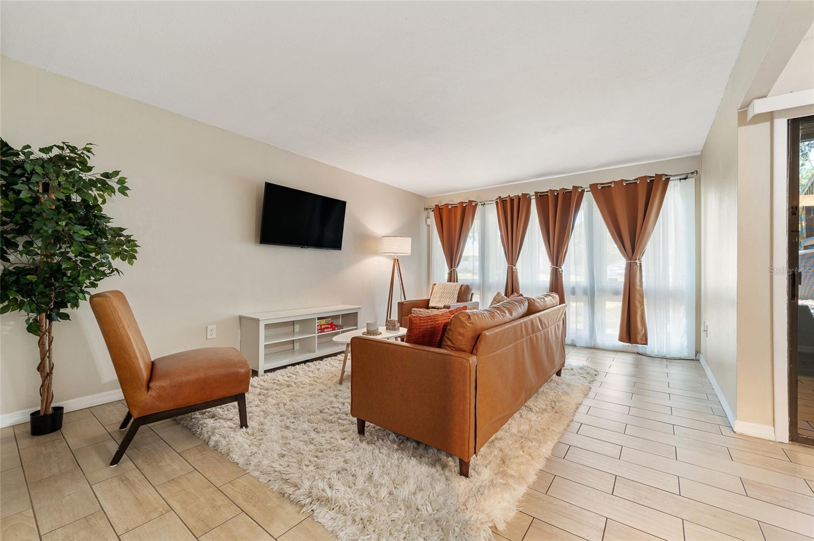 Image 2 of 22 For 5071 Eaglesmere Drive C01