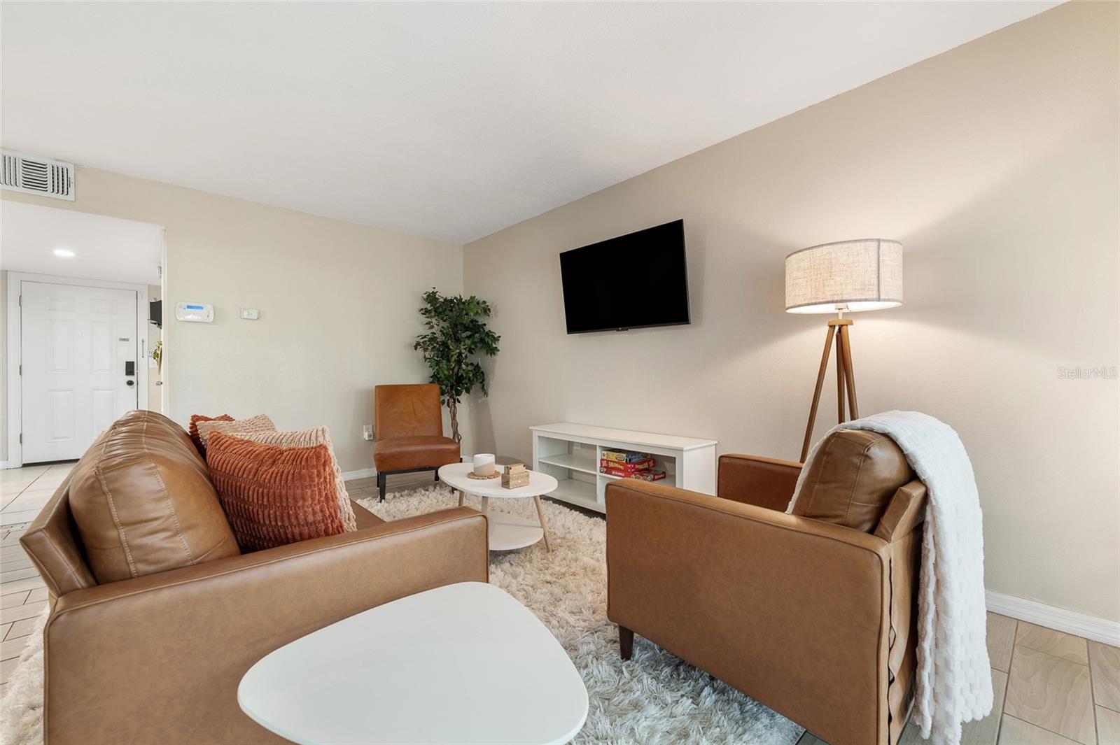 Image 3 of 22 For 5071 Eaglesmere Drive C01