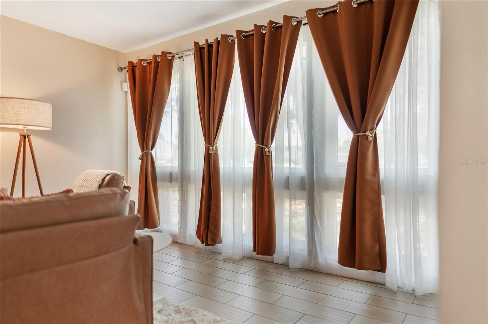 Image 4 of 22 For 5071 Eaglesmere Drive C01