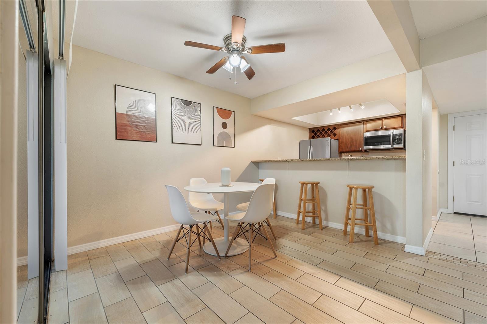 Image 6 of 22 For 5071 Eaglesmere Drive C01