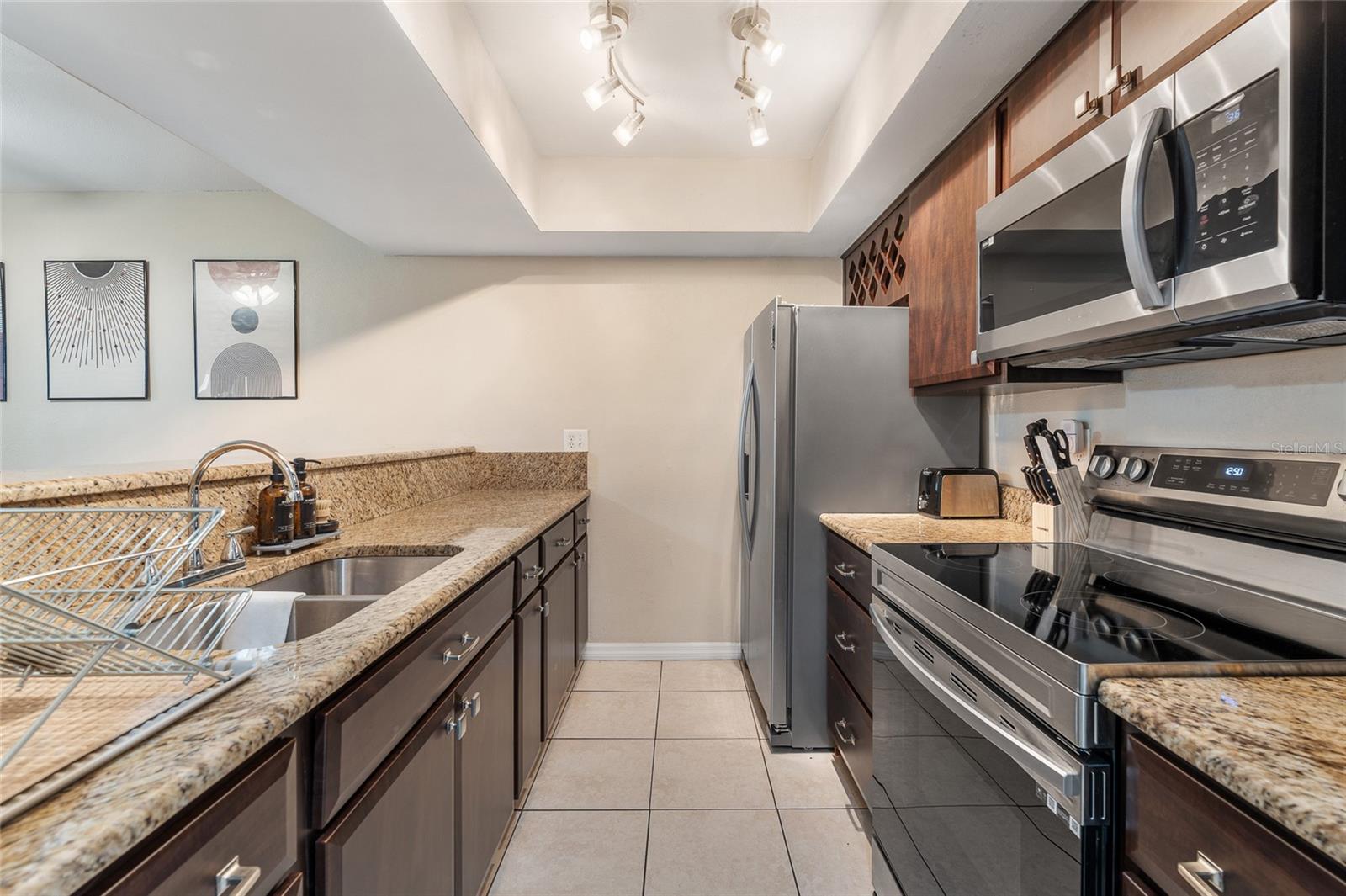 Image 8 of 22 For 5071 Eaglesmere Drive C01