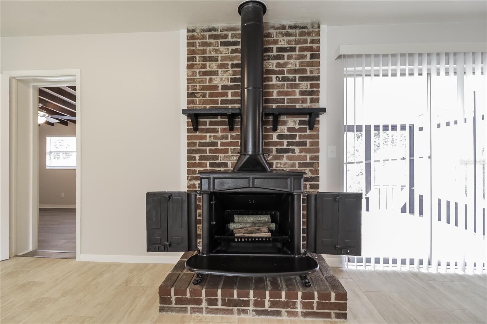 Image 5 of 16 For 1111 Gerona Avenue