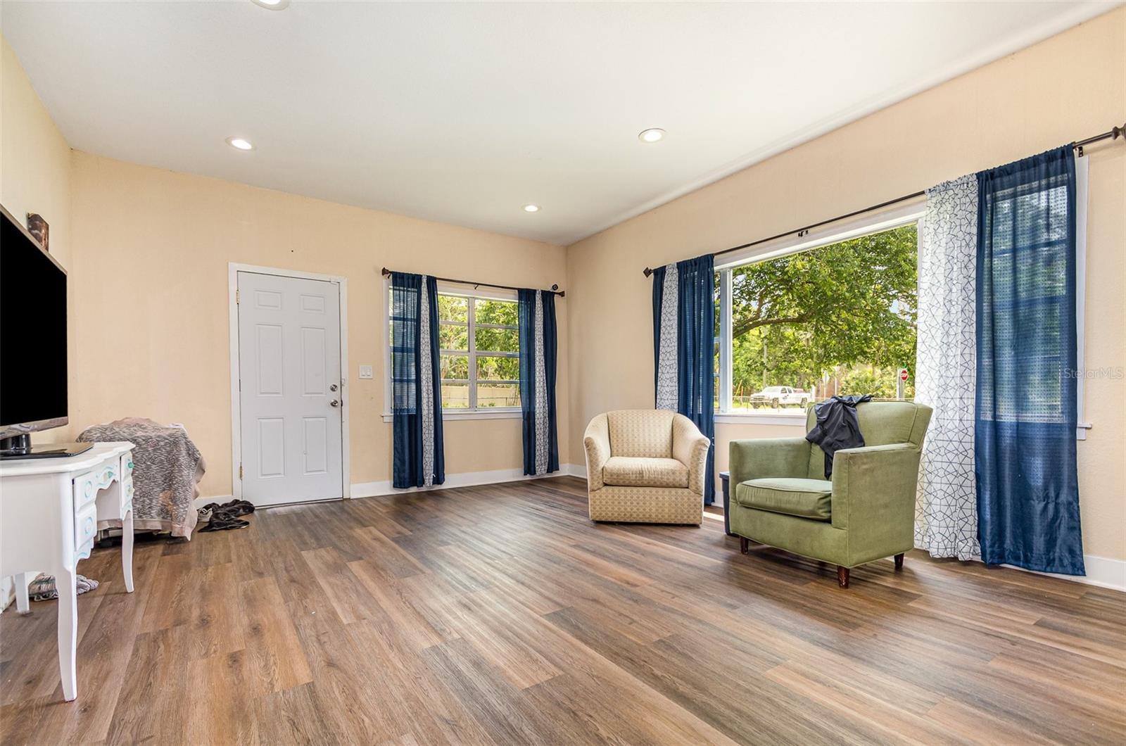 Image 3 of 27 For 660 6th Street