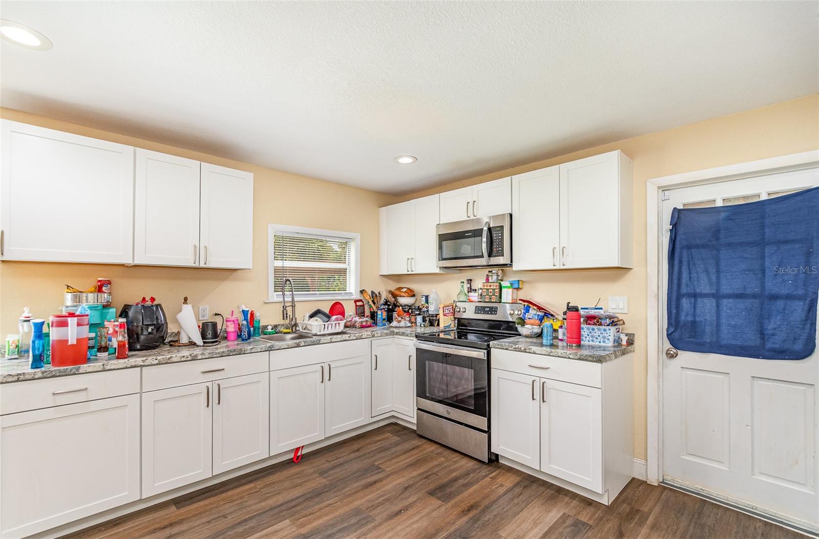 Image 7 of 27 For 660 6th Street