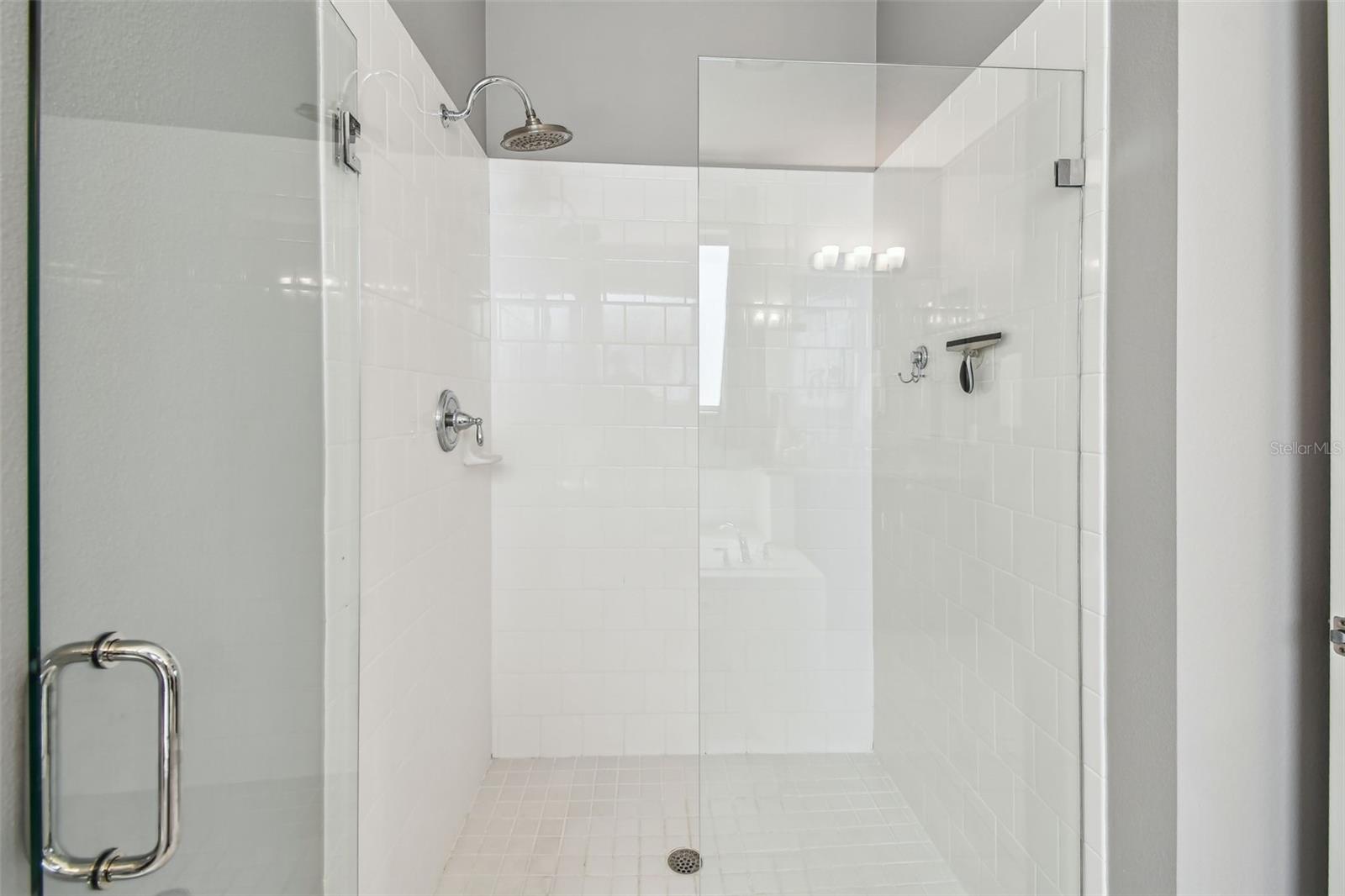 Image 18 of 44 For 811 Sherbourne Circle