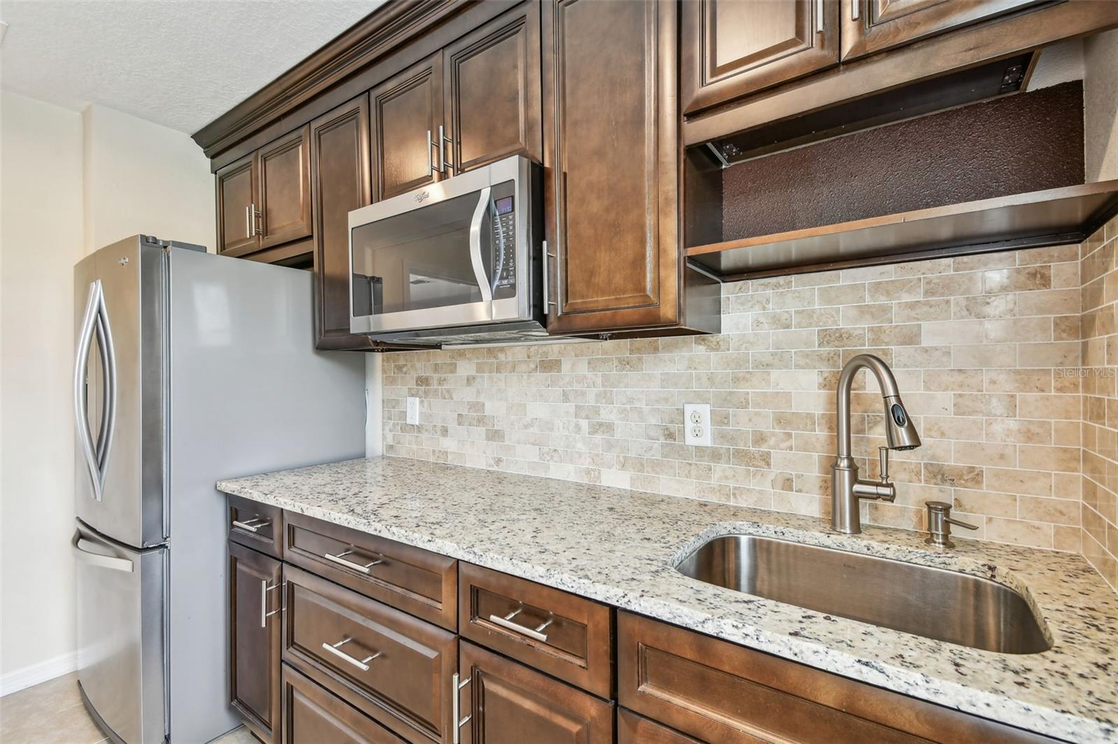 Image 25 of 44 For 811 Sherbourne Circle