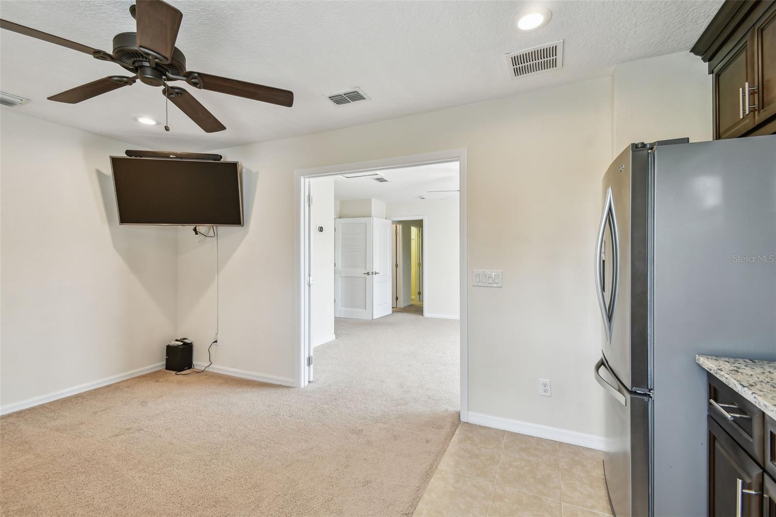 Image 26 of 44 For 811 Sherbourne Circle