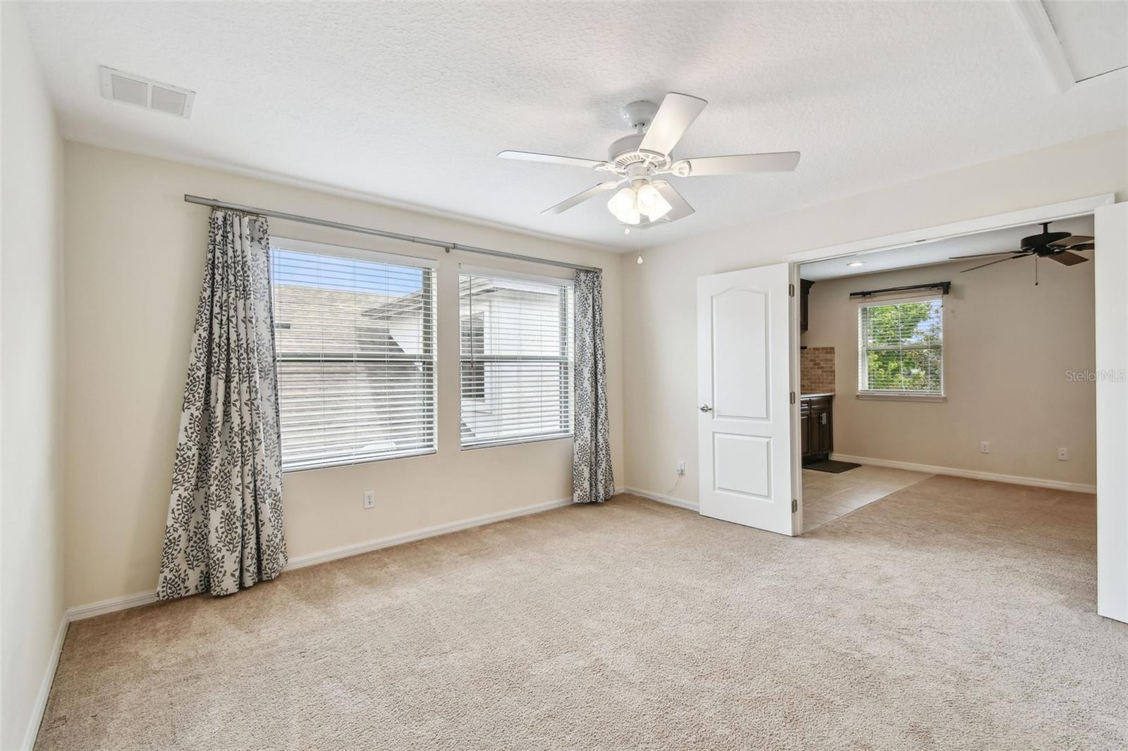 Image 28 of 44 For 811 Sherbourne Circle