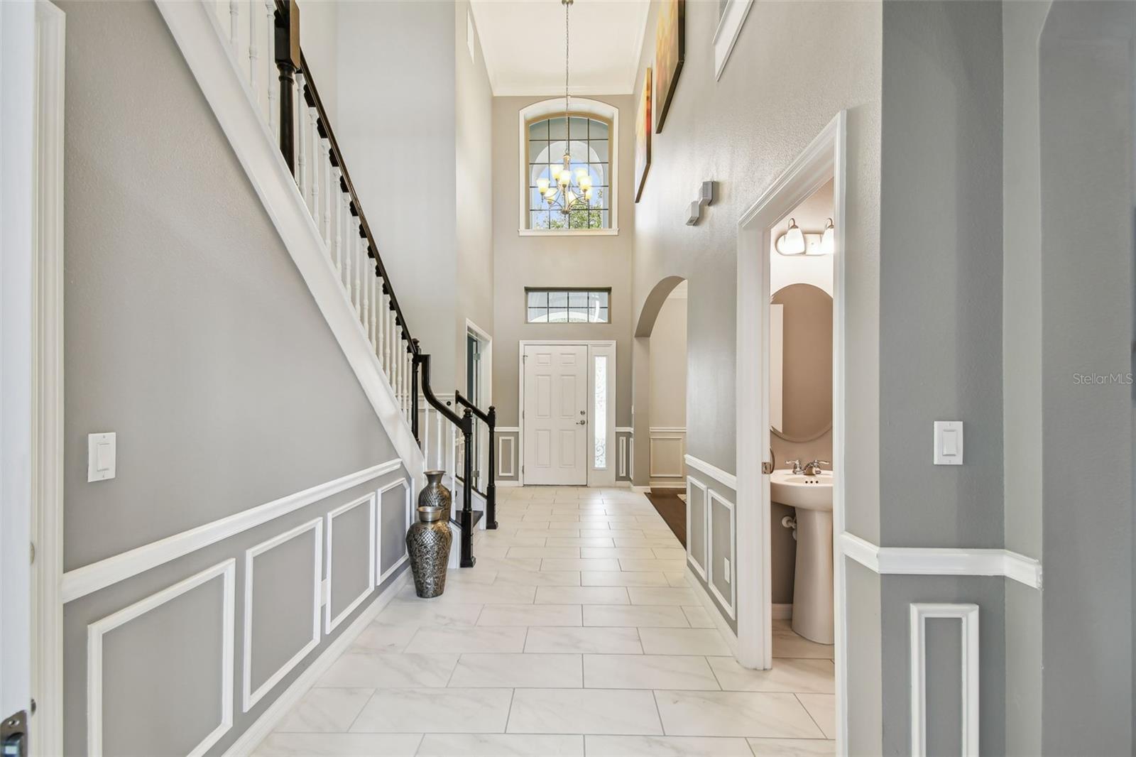 Image 3 of 44 For 811 Sherbourne Circle