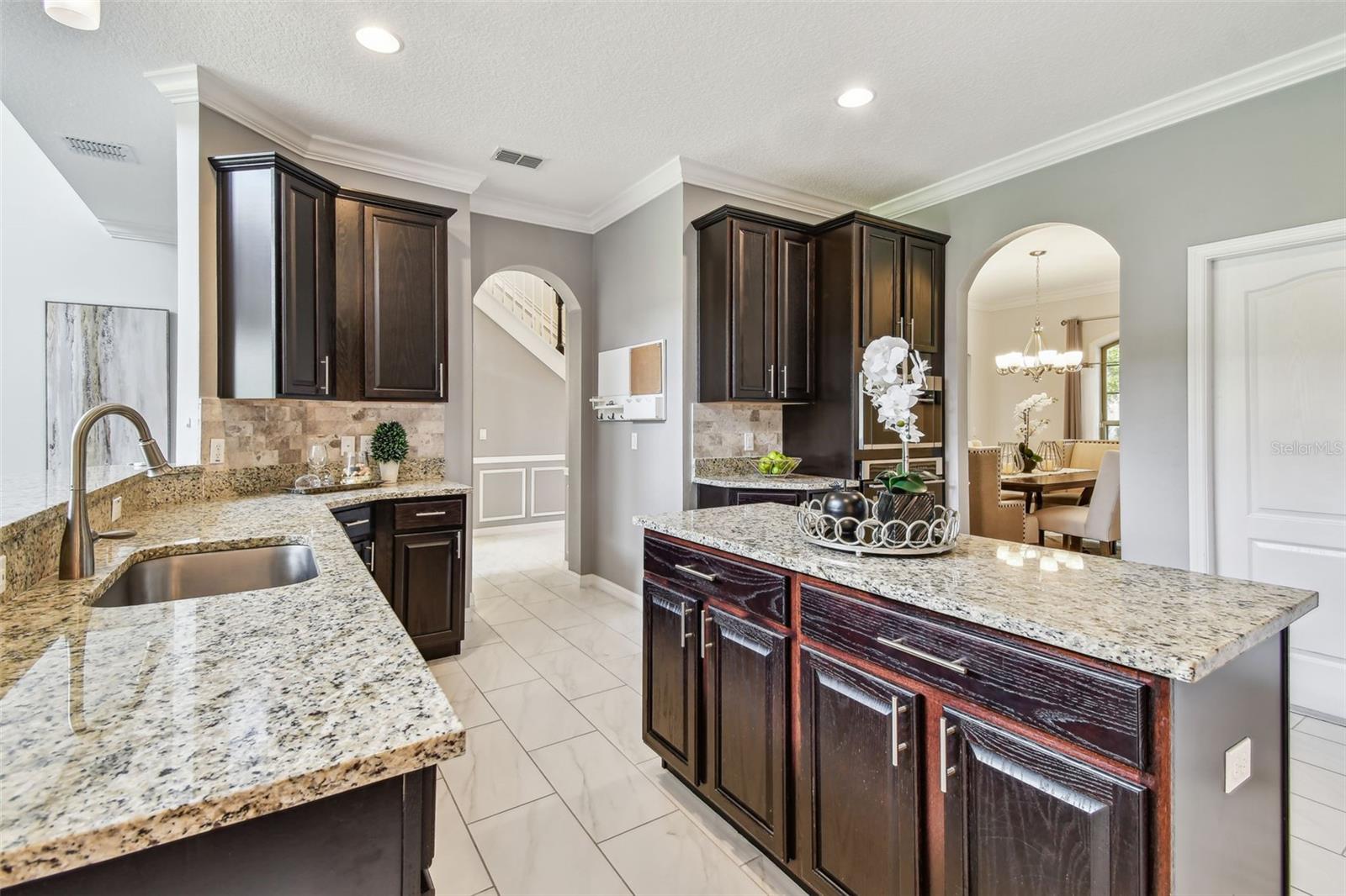 Image 7 of 44 For 811 Sherbourne Circle