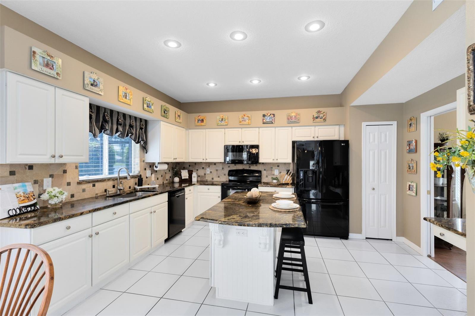 Image 11 of 37 For 2214 Westbourne Drive