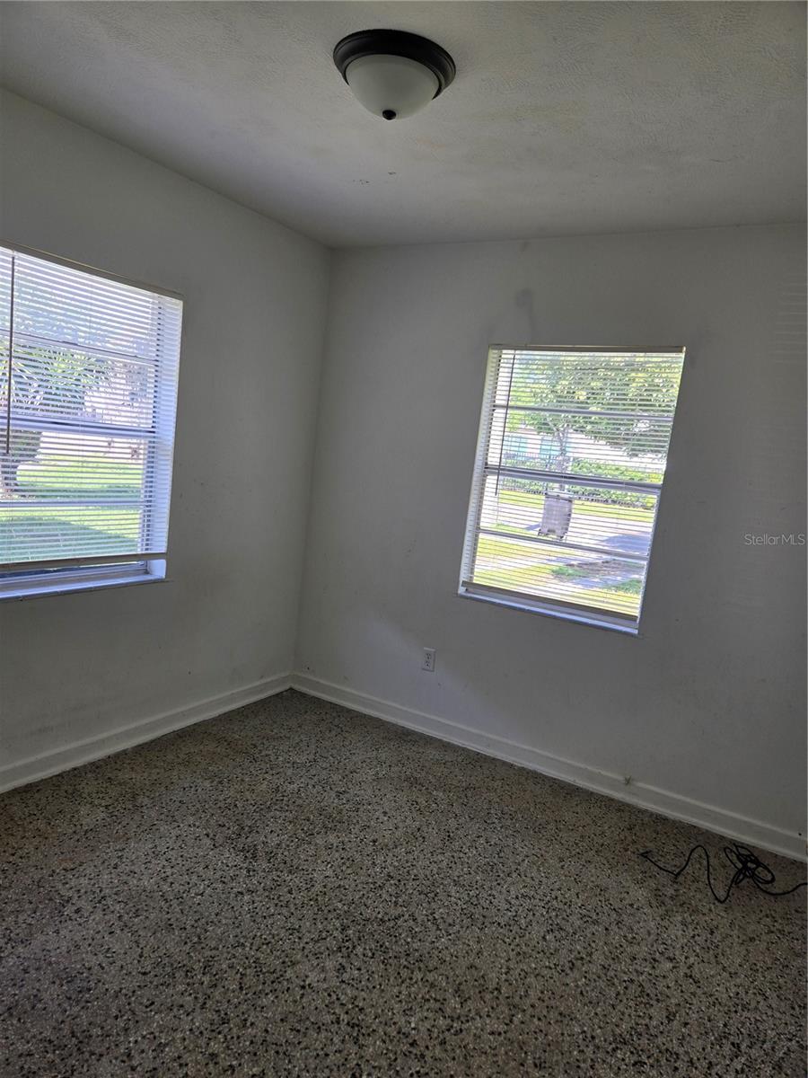 Image 9 of 11 For 2109 Mills Avenue