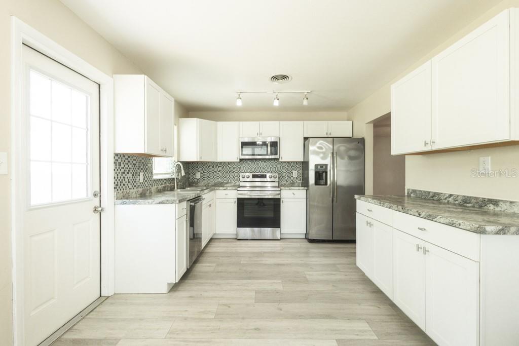 Image 15 of 52 For 1108 Abington Street