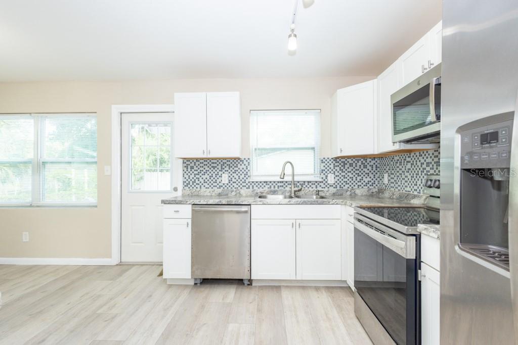 Image 16 of 52 For 1108 Abington Street