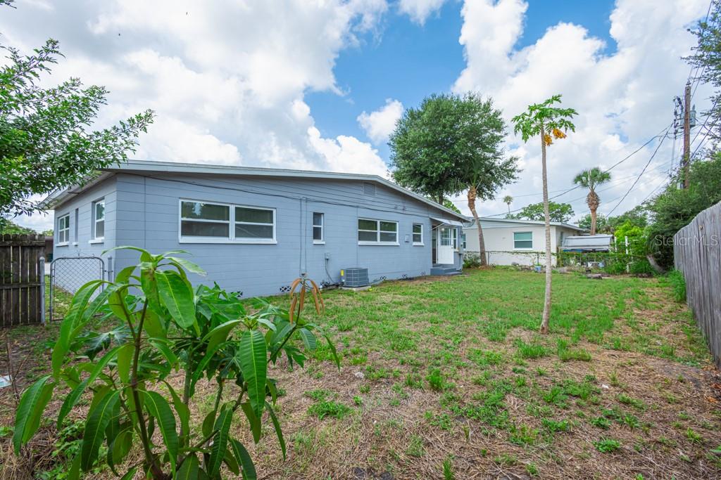 Image 9 of 52 For 1108 Abington Street