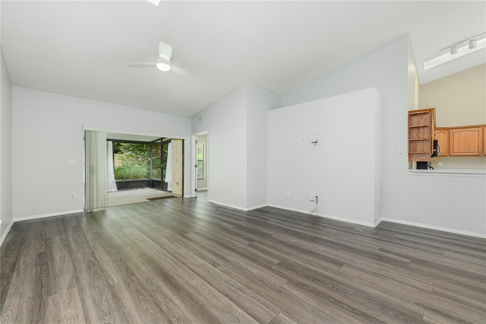 Image 16 of 38 For 219 Heron Street
