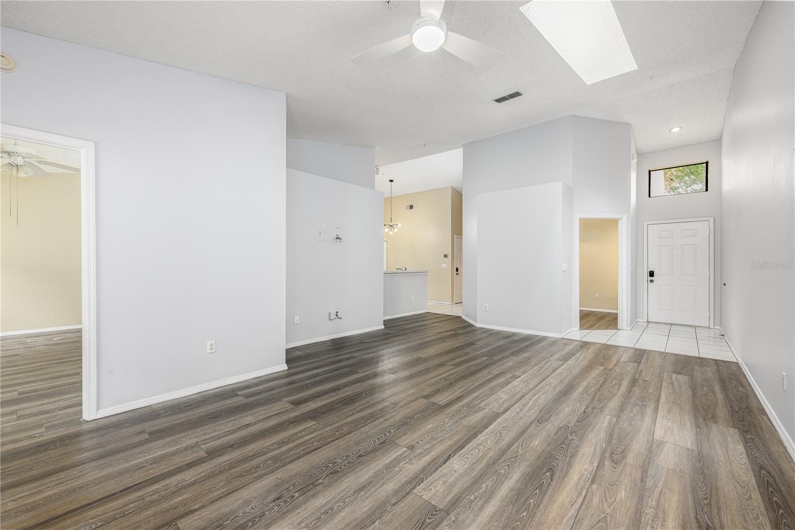 Image 18 of 38 For 219 Heron Street