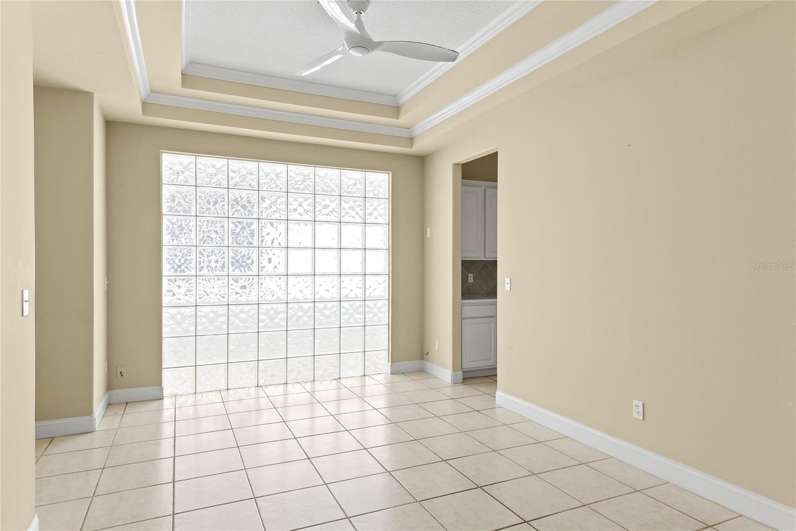Image 11 of 39 For 10507 Holly Crest Drive