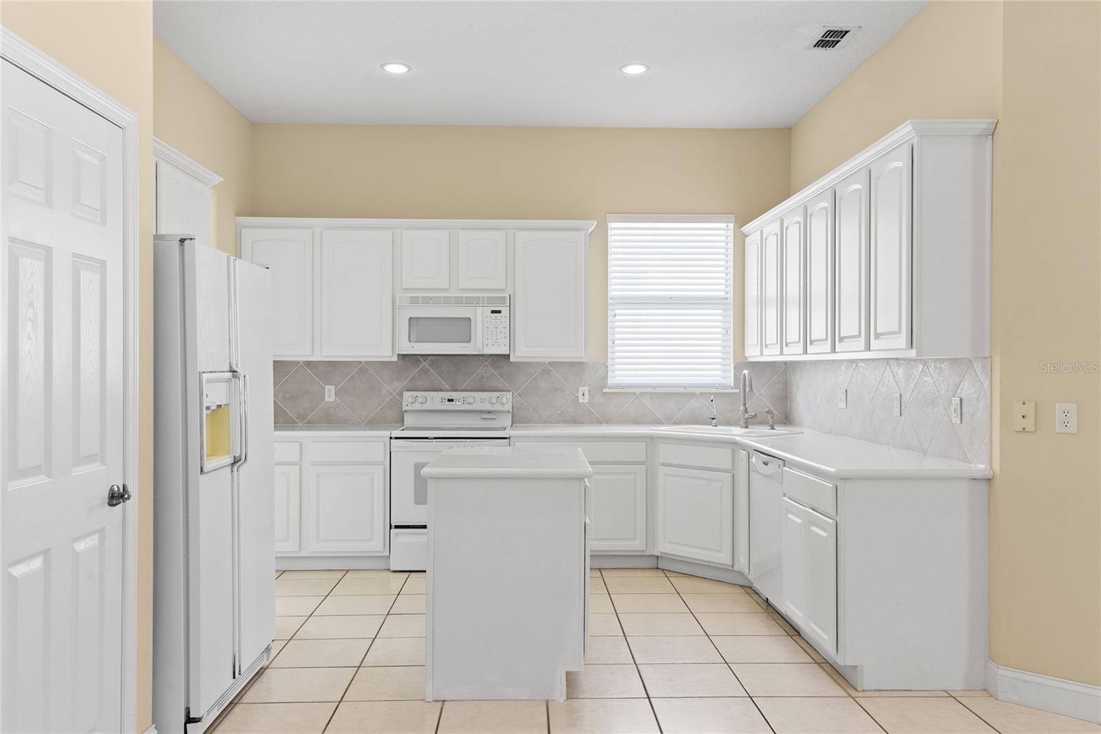 Image 14 of 39 For 10507 Holly Crest Drive