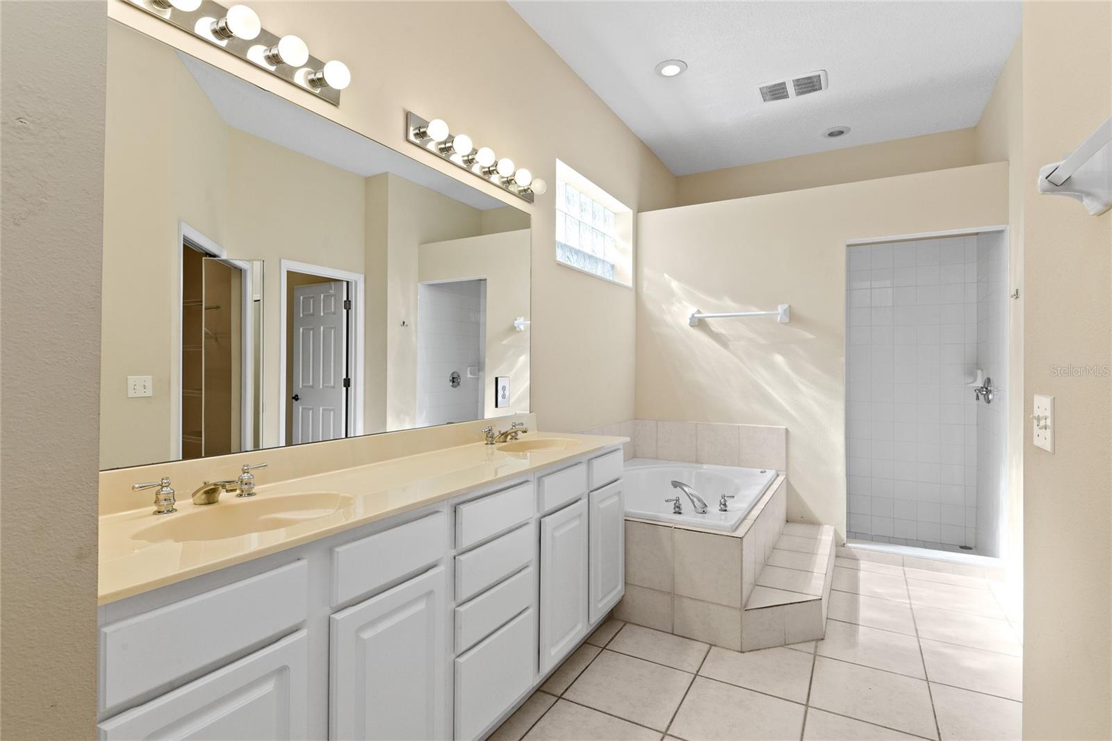Image 20 of 39 For 10507 Holly Crest Drive