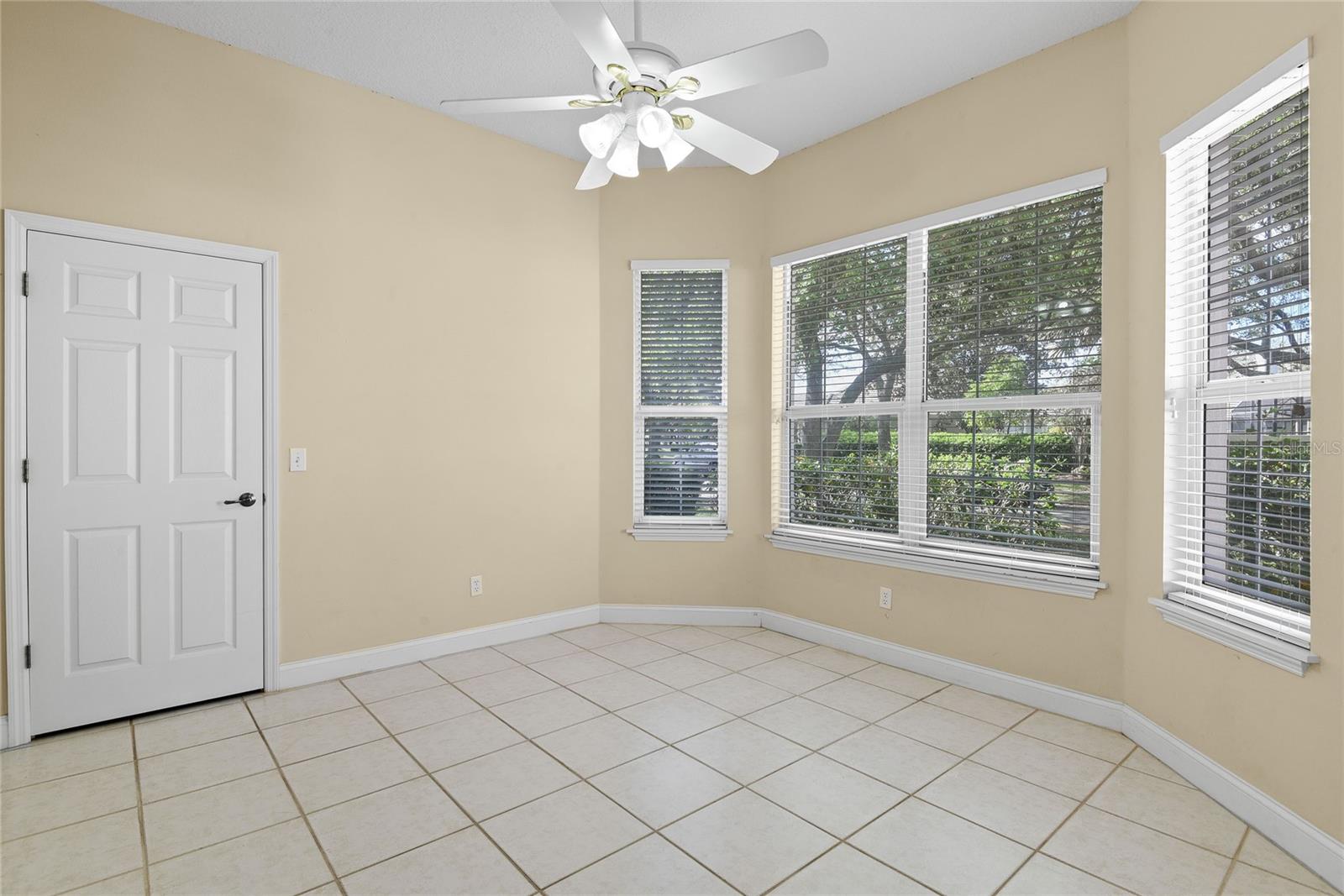 Image 23 of 39 For 10507 Holly Crest Drive