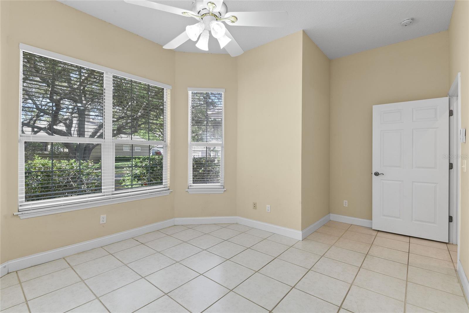 Image 24 of 39 For 10507 Holly Crest Drive