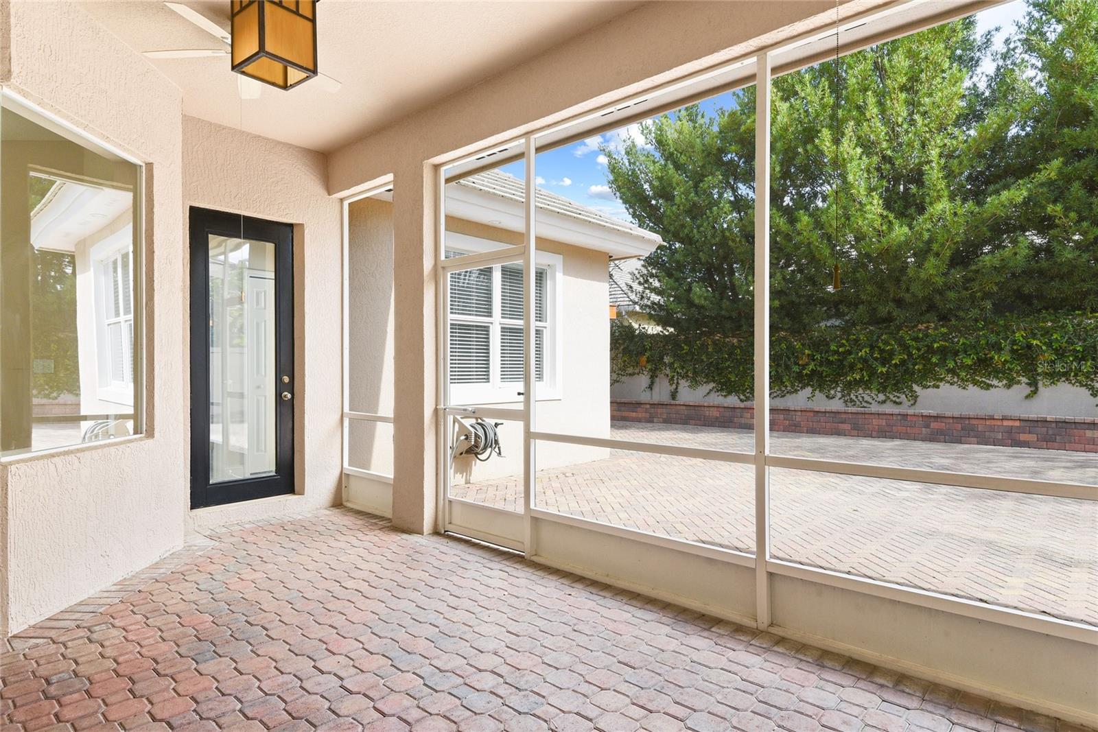 Image 30 of 39 For 10507 Holly Crest Drive