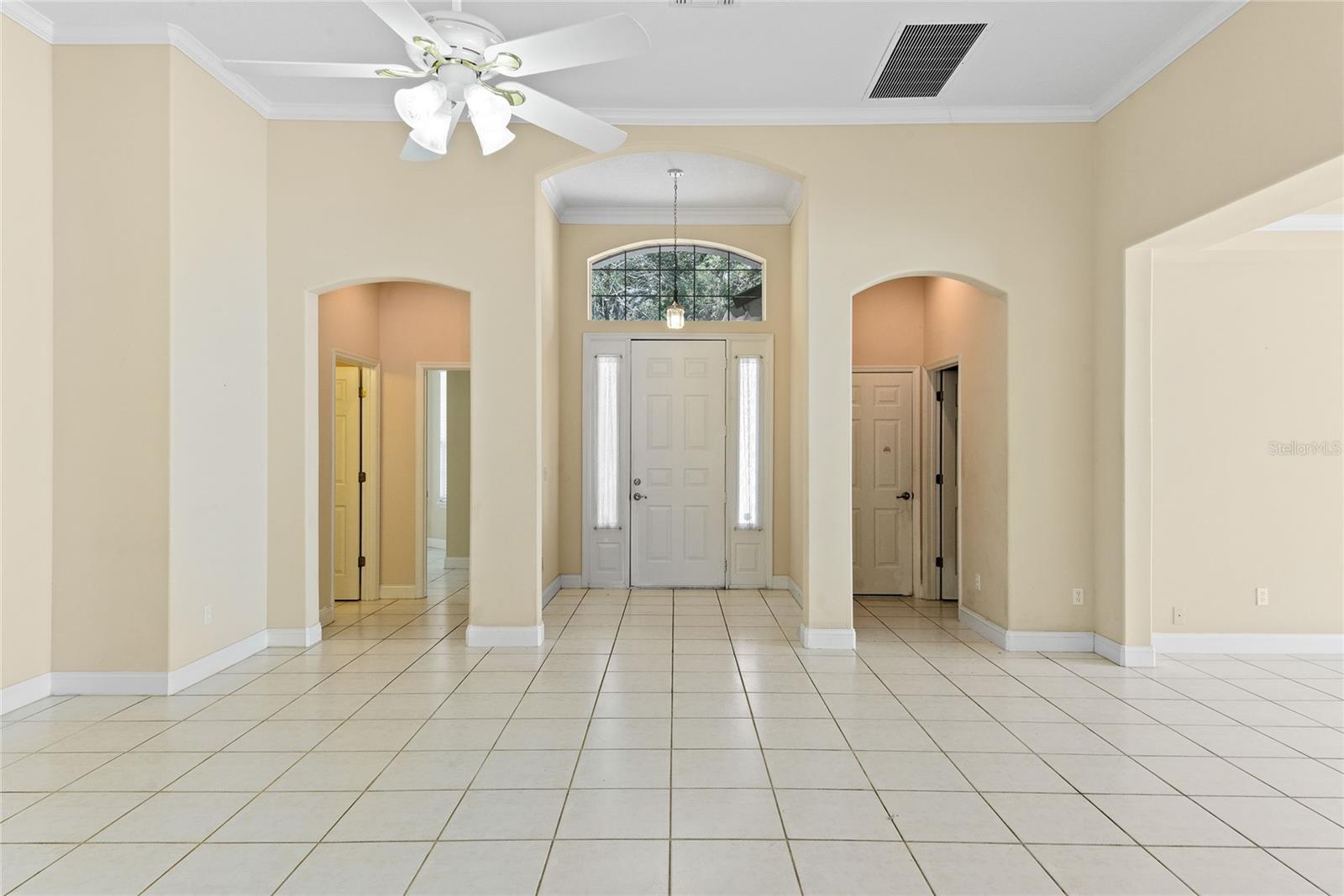 Image 4 of 39 For 10507 Holly Crest Drive