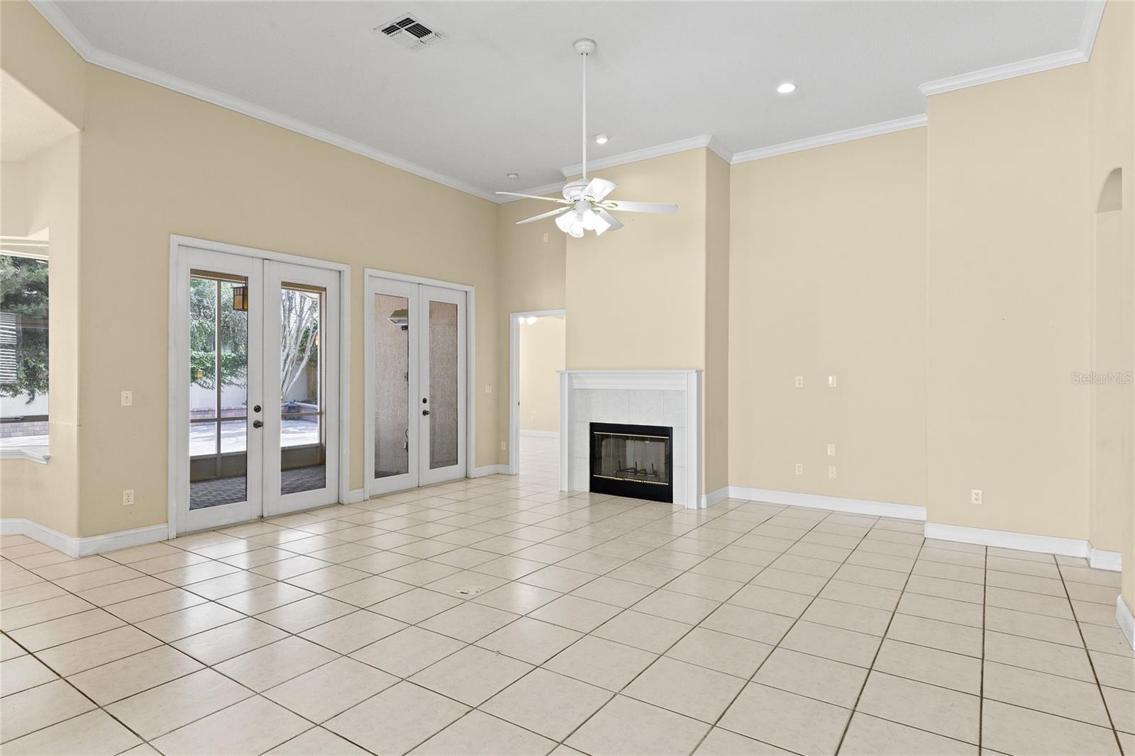 Image 7 of 39 For 10507 Holly Crest Drive