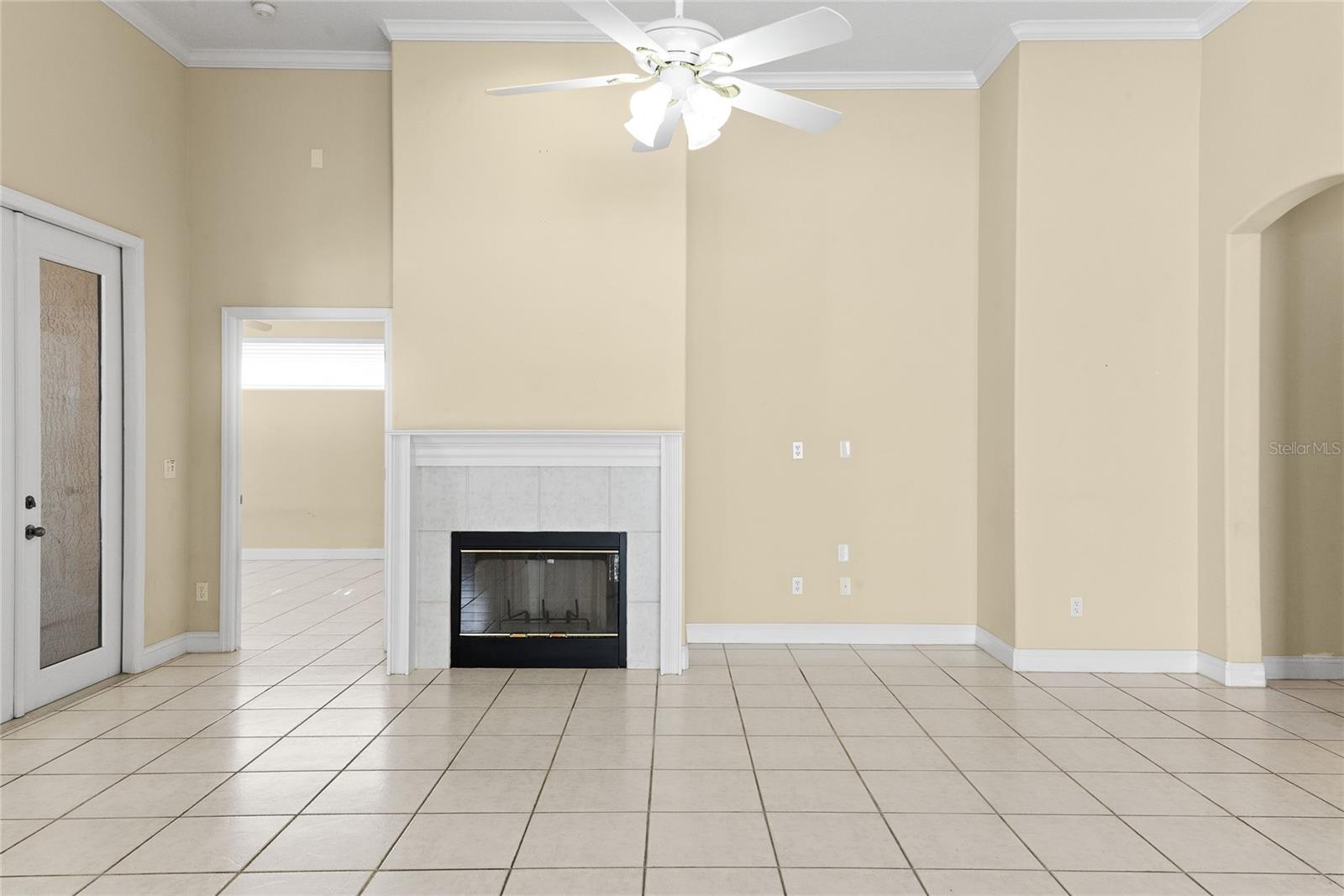 Image 8 of 39 For 10507 Holly Crest Drive