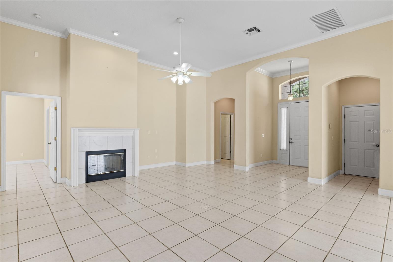 Image 9 of 39 For 10507 Holly Crest Drive