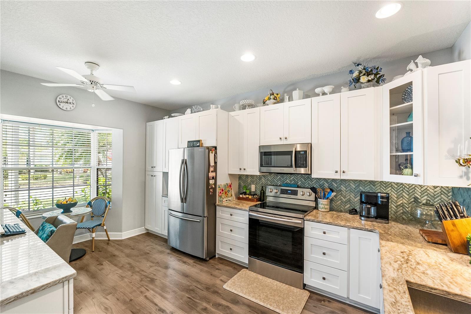 Listing photo id 9 for 1890 Hawthorne Drive