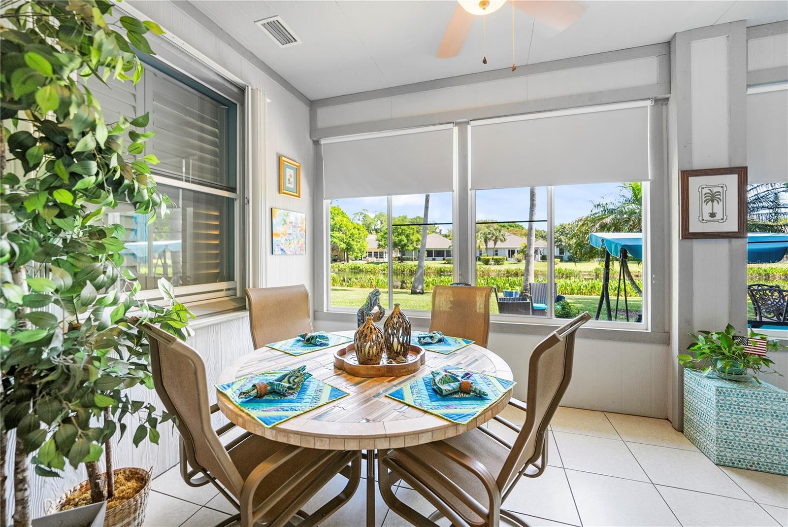 Listing photo id 11 for 1890 Hawthorne Drive