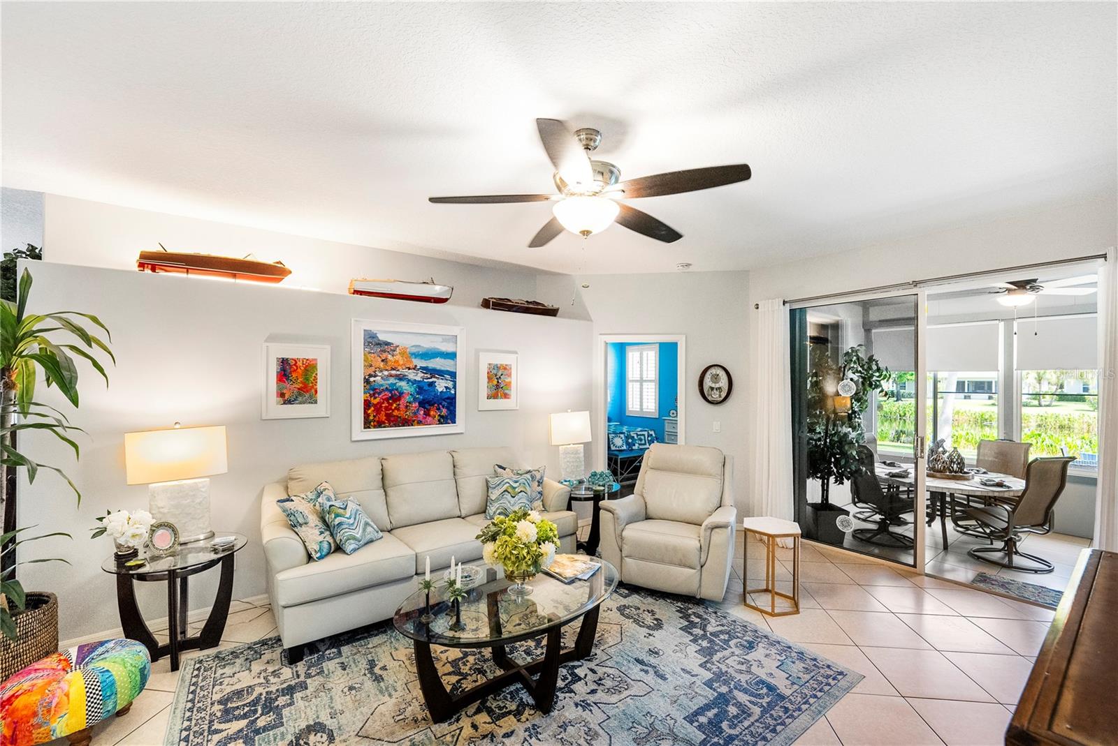 Listing photo id 12 for 1890 Hawthorne Drive