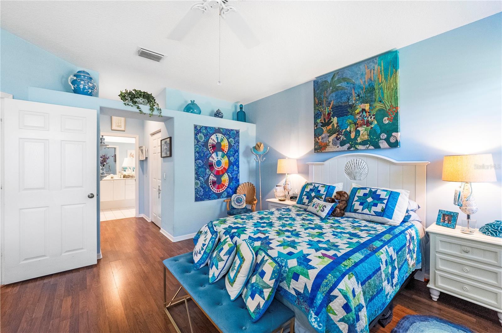 Listing photo id 15 for 1890 Hawthorne Drive